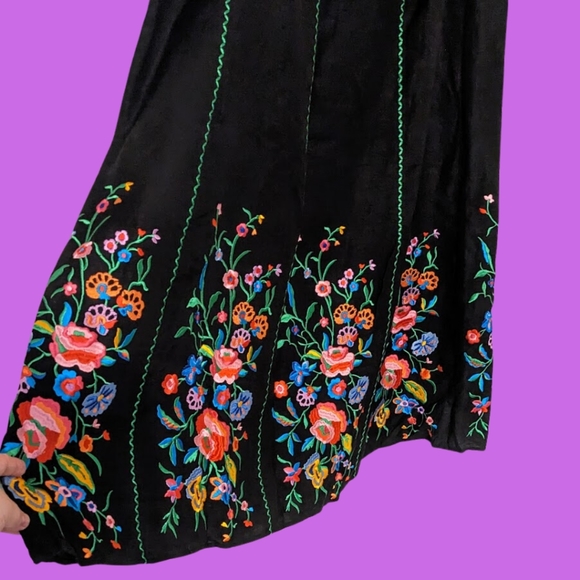 Vintage Dresses & Skirts - STUNNING Vintage Floral Embroidered Skirt